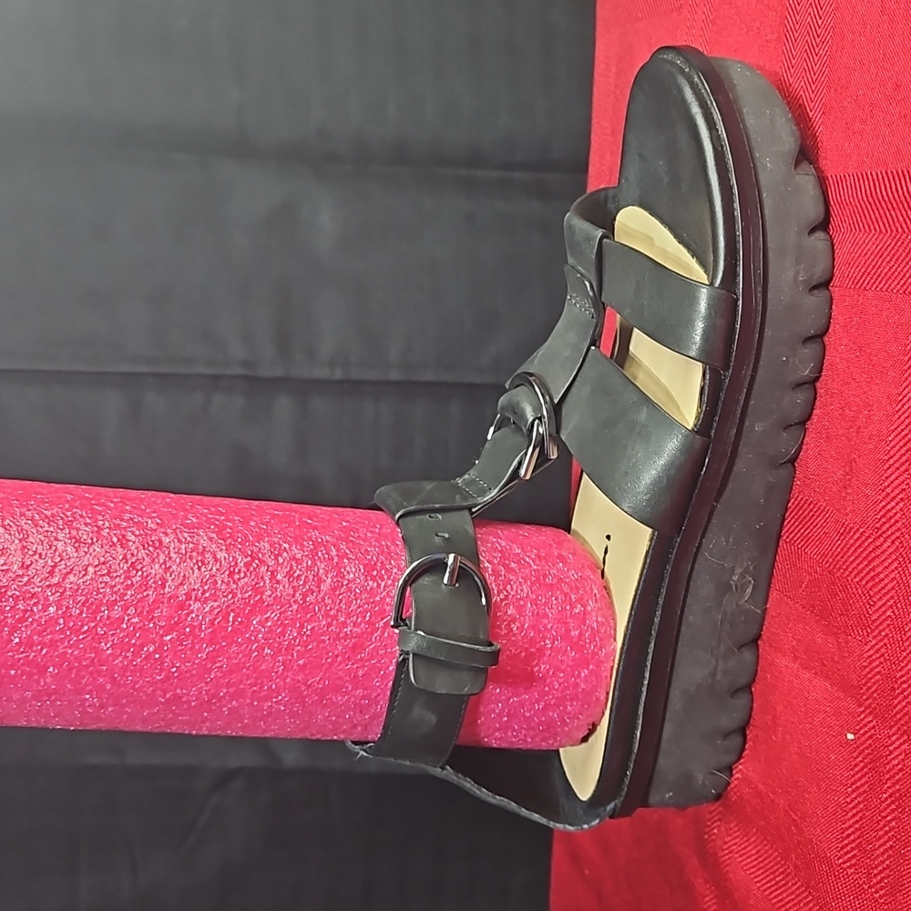 Naked feet leather sandals
